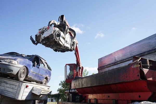 NECOCHEA: Compactación de vehículos
