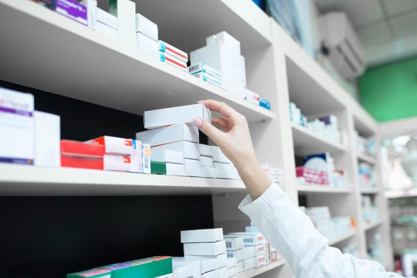 PAMI: Alarma en el sector farmacéutico
