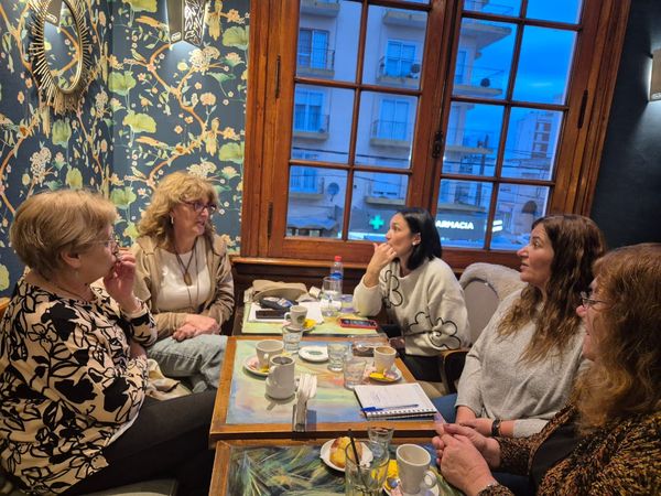 SOMOS Necochea junto a docentes municipales jubiladas
