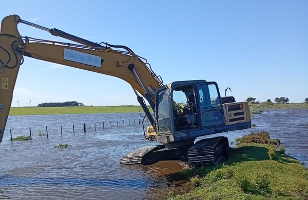 Mantenimiento de canales para prevenir inundaciones