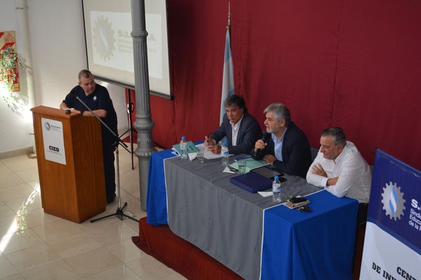 Filmus Presentó su Último Libro “Del Péndulo al Precipicio”