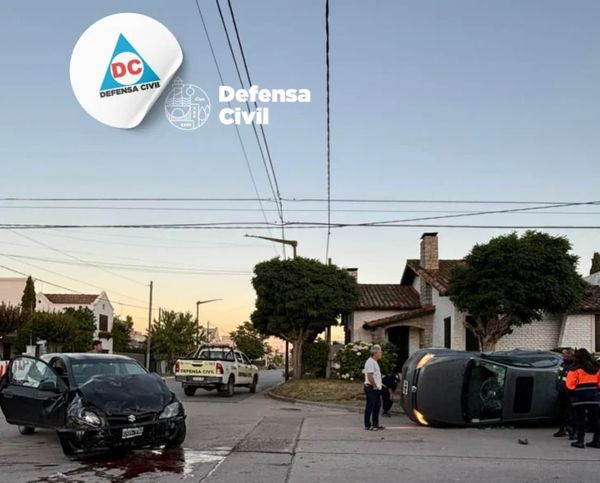 Fuerte choque y vuelco en la madrugada