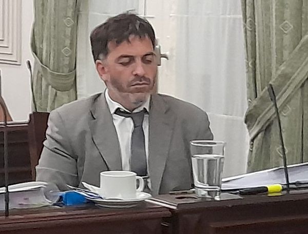 Duro comunicado contra el concejal Mariano Caballero