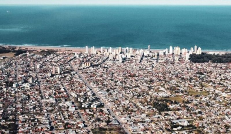 Necochea: La vitalidad de lo imperfecto frente al silencio de los «pueblos parque»