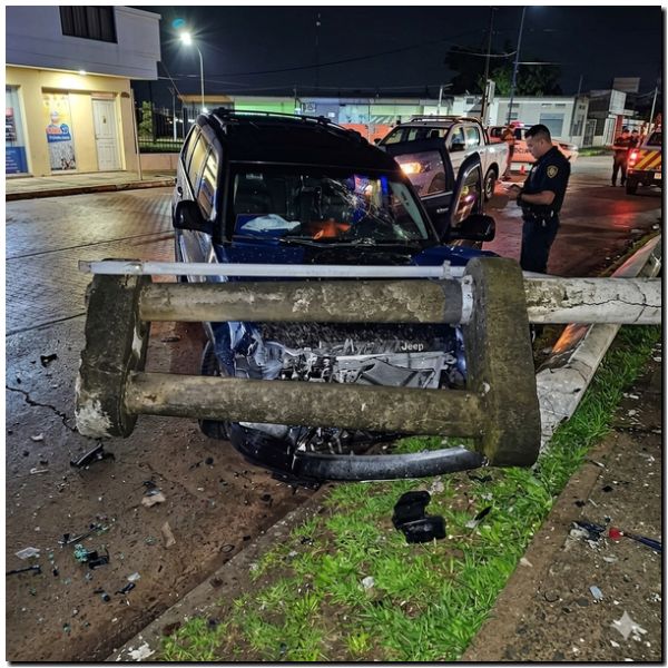 Conductor alcoholizado chocó contra una columna