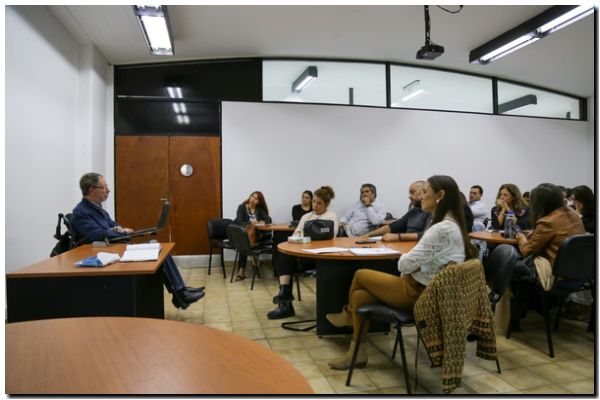 Jorge Rivas dicta su posgrado en la UNLP