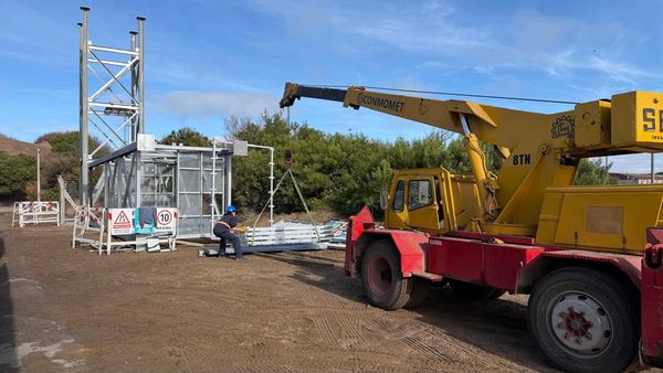 Nueva baliza en enfilamiento en Puerto Quequén