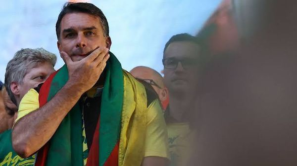 BOLSONARO: ¡Huida en la sombra!